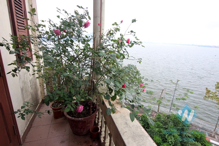 House with lakeview for rent in Tay Ho, Hanoi
