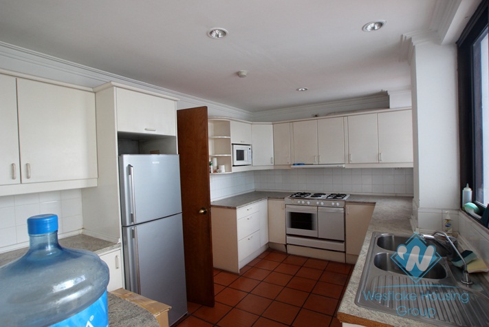 High floor apartment for lease in Nam Trang st, Truc Bach area 