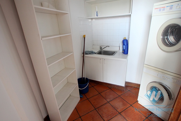 High floor apartment for lease in Nam Trang st, Truc Bach area 