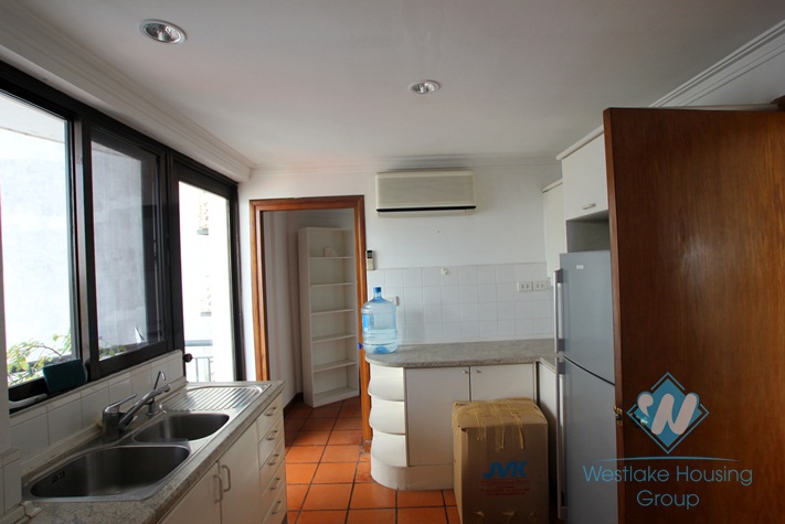 High floor apartment for lease in Nam Trang st, Truc Bach area 