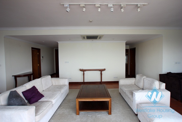High floor apartment for lease in Nam Trang st, Truc Bach area 