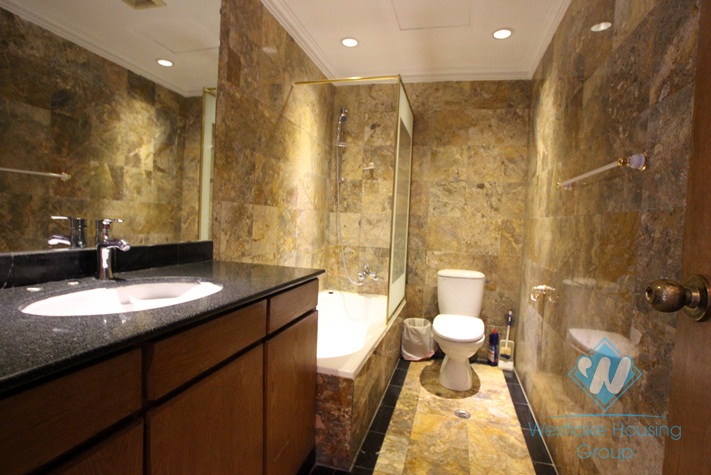 High floor apartment for lease in Nam Trang st, Truc Bach area 