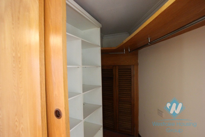 High floor apartment for lease in Nam Trang st, Truc Bach area 