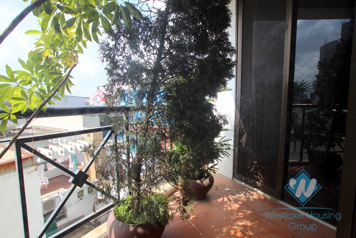 High floor apartment for lease in Nam Trang st, Truc Bach area 