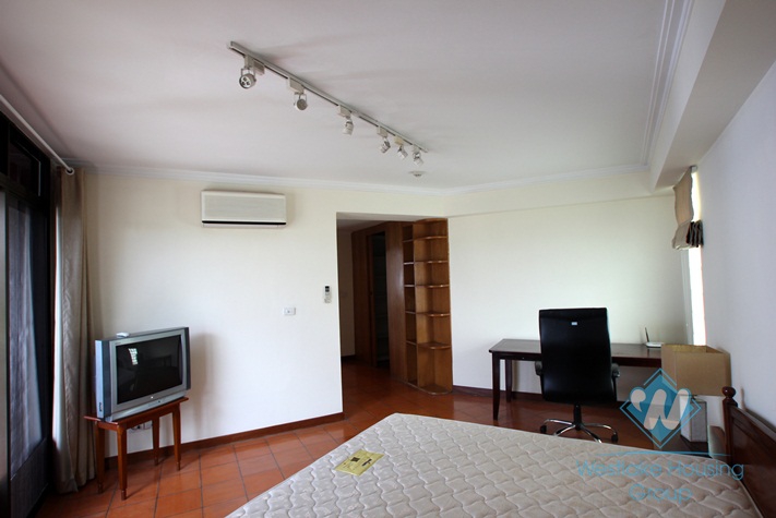High floor apartment for lease in Nam Trang st, Truc Bach area 
