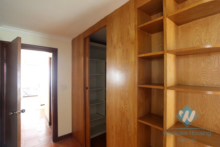 High floor apartment for lease in Nam Trang st, Truc Bach area 