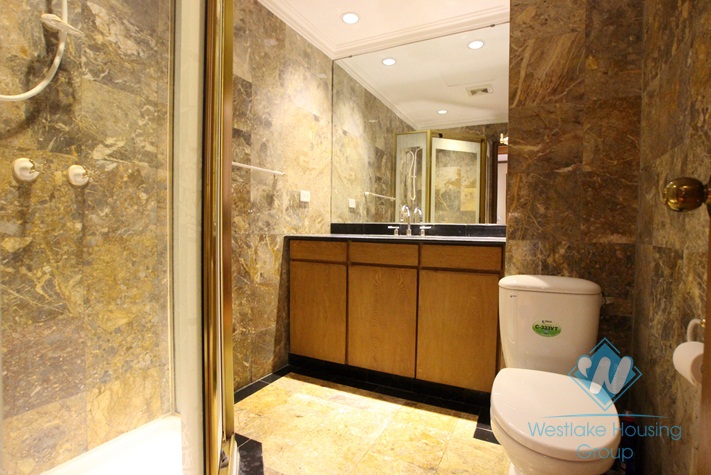 High floor apartment for lease in Nam Trang st, Truc Bach area 