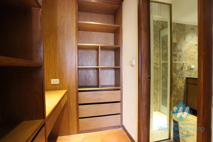 High floor apartment for lease in Nam Trang st, Truc Bach area 