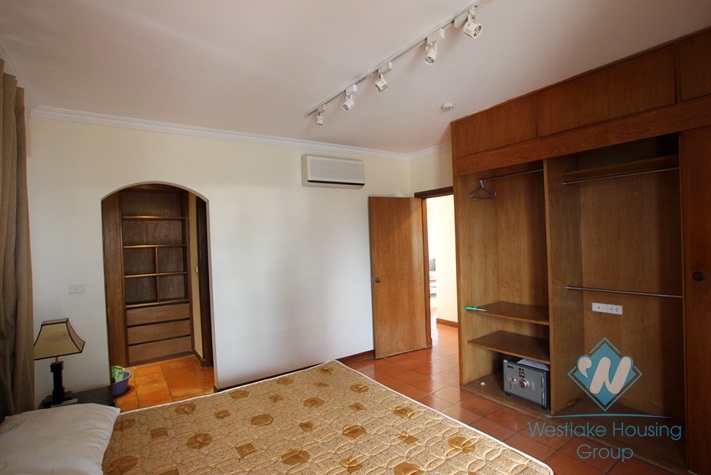 High floor apartment for lease in Nam Trang st, Truc Bach area 