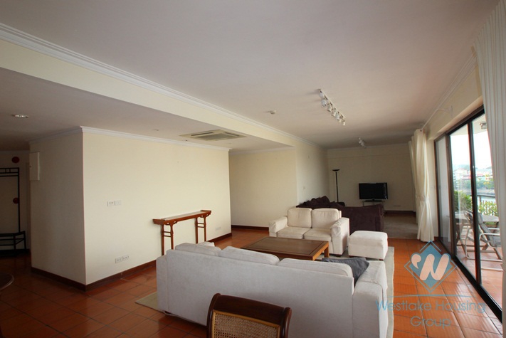 High floor apartment for lease in Nam Trang st, Truc Bach area 