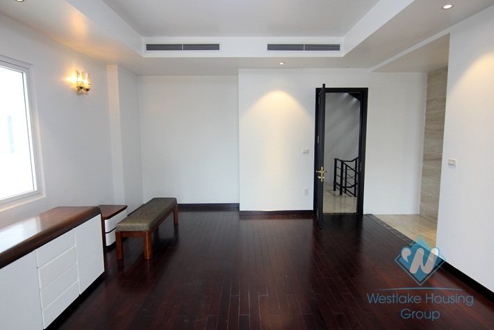 Newly renovated modern villa for rent in Vinhomes Riverside Long Bien