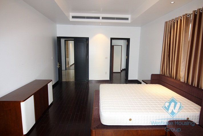 Newly renovated modern villa for rent in Vinhomes Riverside Long Bien