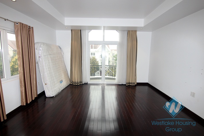 Newly renovated modern villa for rent in Vinhomes Riverside Long Bien