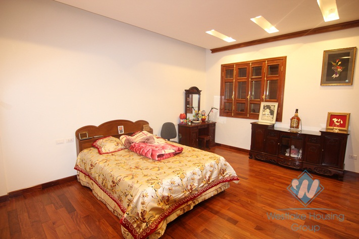 Villa for rent in Vinhome River Side Long Bien