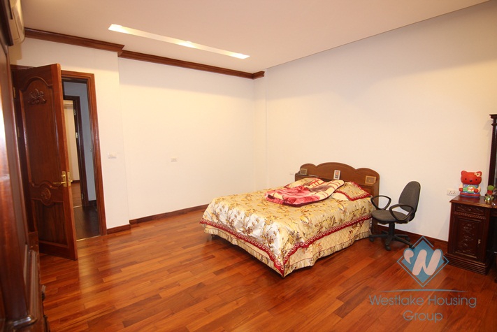 Villa for rent in Vinhome River Side Long Bien