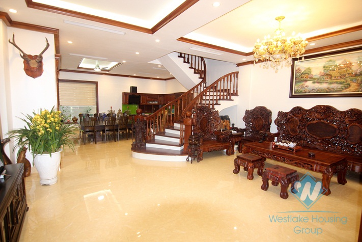 Villa for rent in Vinhome River Side Long Bien