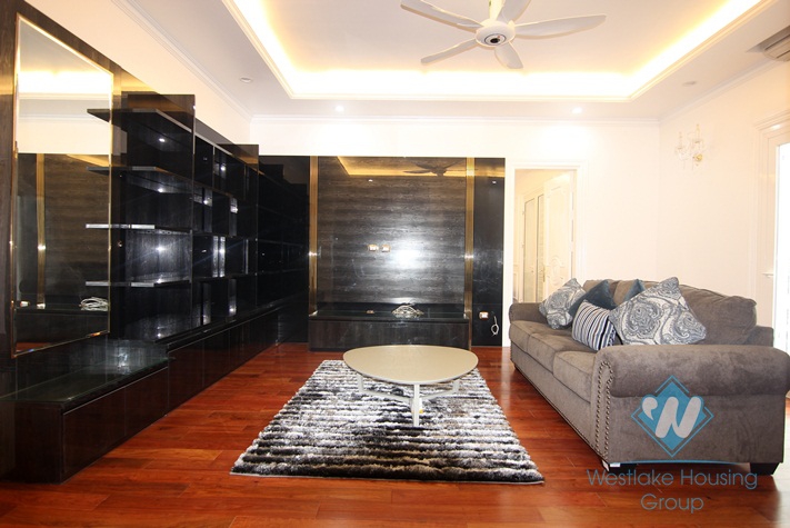 Luxurious villa for rent in Vinhomes riverside Long Bien