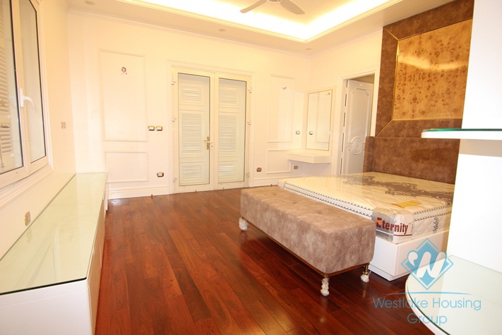 Luxurious villa for rent in Vinhomes riverside Long Bien