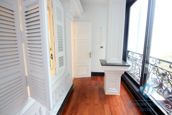 Luxurious villa for rent in Vinhomes riverside Long Bien