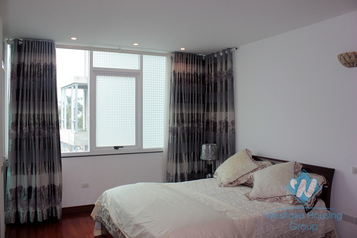 Nice lake view apartment for lease in Tay Ho district, Hanoi