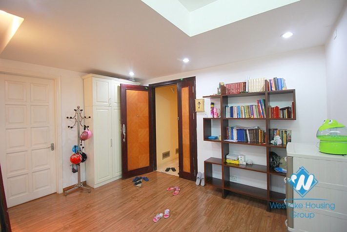 High floor and nice apartment for rent in E Tower, Ciputra Tay Ho, Ha Noi