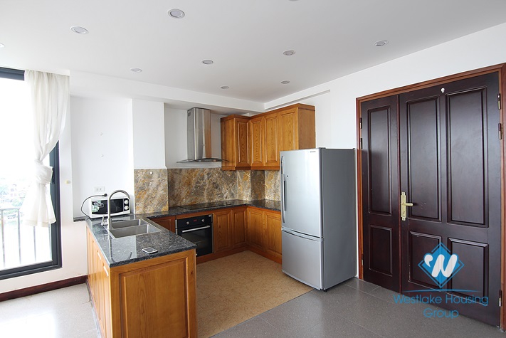 A lake view 3 bedroom apartment for rent in Tay ho, Ha noi