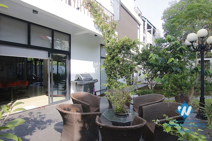 Beautiful house with garden for rent in Long Bien area 