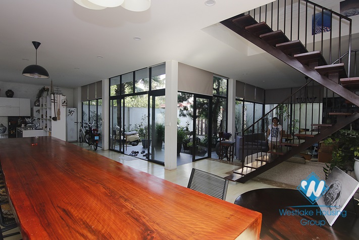 Beautiful house with garden for rent in Long Bien area 