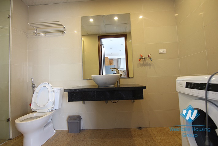A lake view 3 bedroom apartment for rent in Tay ho, Ha noi