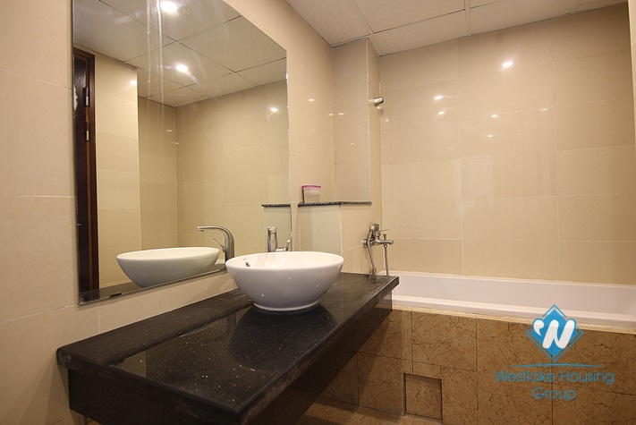 A lake view 3 bedroom apartment for rent in Tay ho, Ha noi