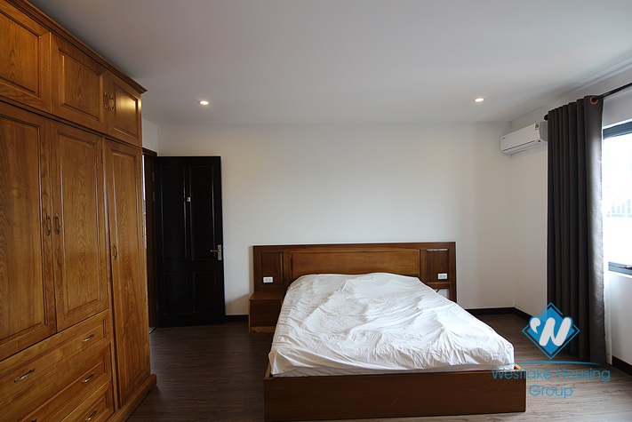 A lake view 3 bedroom apartment for rent in Tay ho, Ha noi