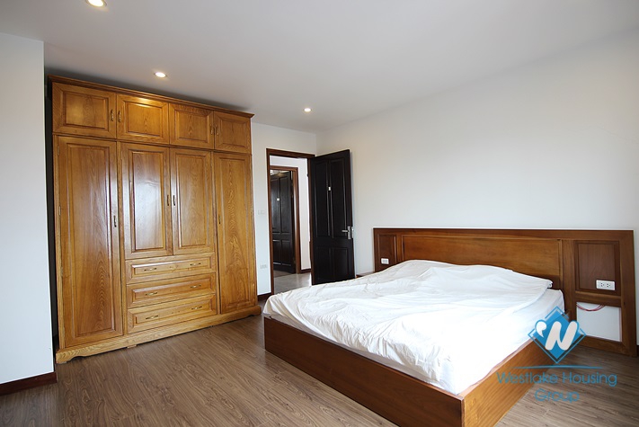 A lake view 3 bedroom apartment for rent in Tay ho, Ha noi