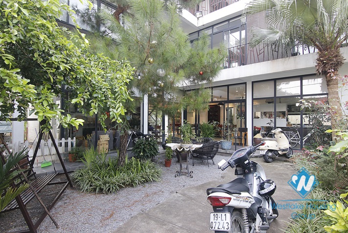 Beautiful house with garden for rent in Long Bien area 