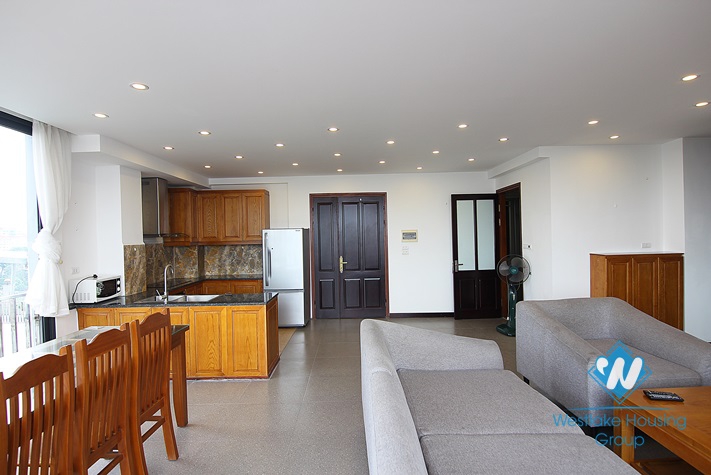 A lake view 3 bedroom apartment for rent in Tay ho, Ha noi