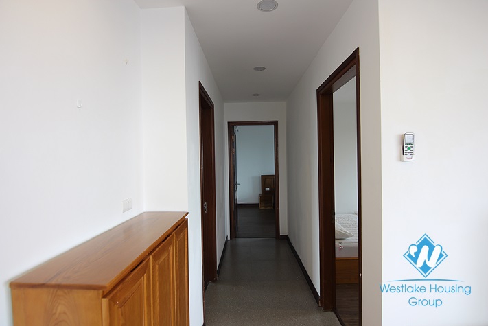 A lake view 3 bedroom apartment for rent in Tay ho, Ha noi