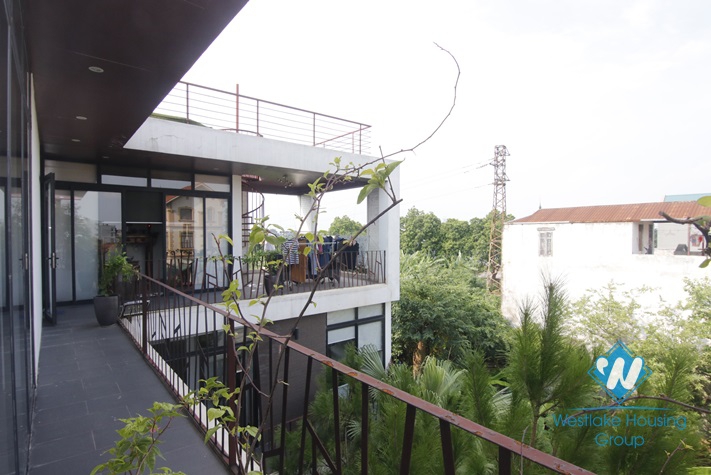 Beautiful house with garden for rent in Long Bien area 