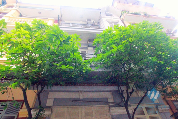 Quiet house with good quality for rent in Nghi Tam Street, Tay Ho, Hanoi