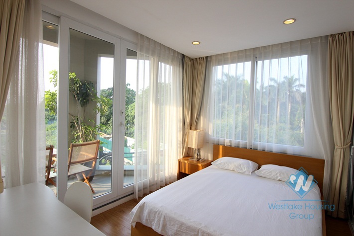 High floor lakeside apartment for rent in Tay Ho, Hanoi