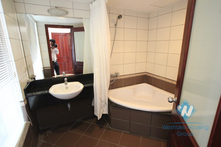 For rent, nice and cheap apartment with 2 bedrooms in Au co st, Tay Ho, Ha Noi