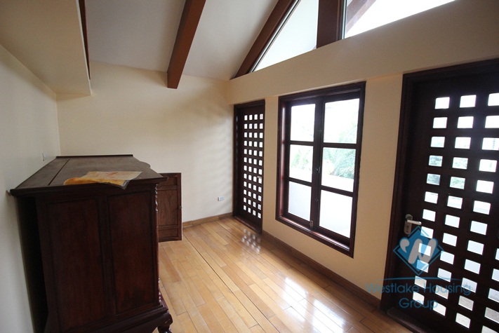 Lakeside villa with swimming pool for rent in Tay Ho, Hanoi