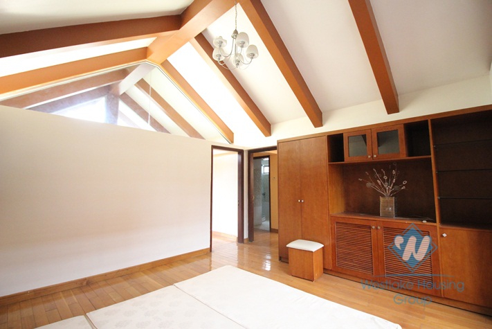 Lakeside villa with swimming pool for rent in Tay Ho, Hanoi