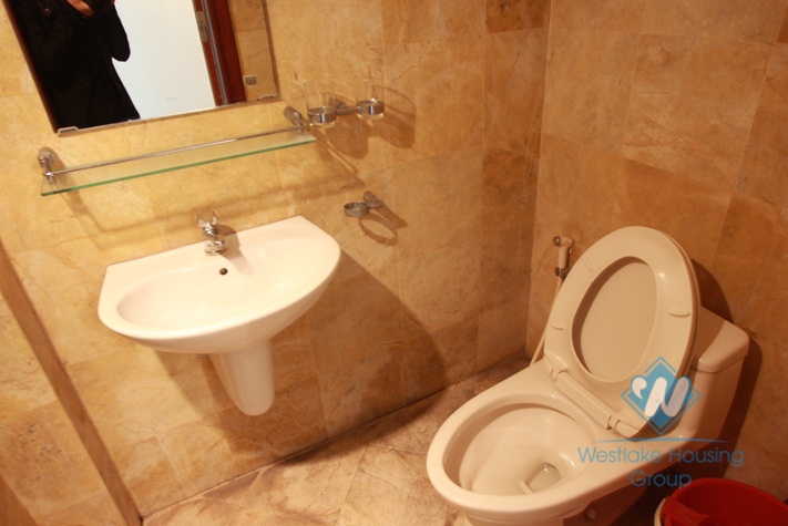 Office available for rent in Tran Vu Street, Ba Dinh, Ha Noi