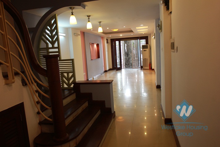 Office available for rent in Tran Vu Street, Ba Dinh, Ha Noi