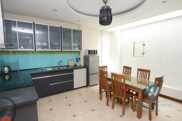 Cheap price 4 bedrooms apartment for rent near Thuy Khue street, Hanoi.