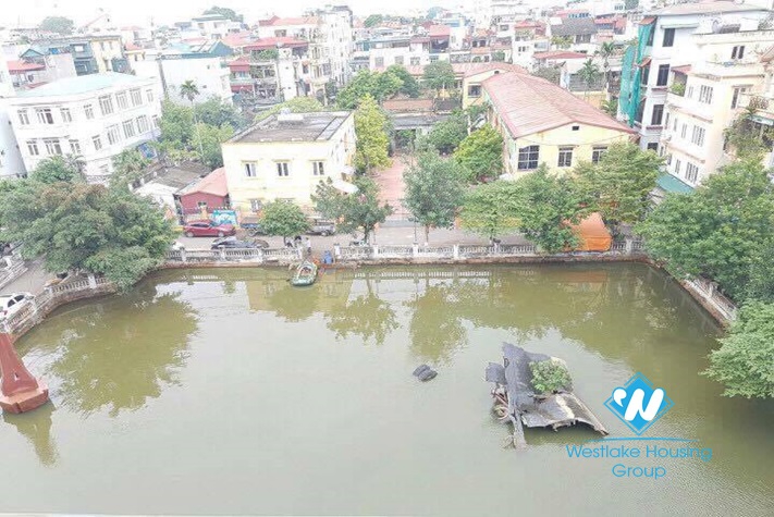 Bright and large studio for rent in Hoang Hoa Tham street.