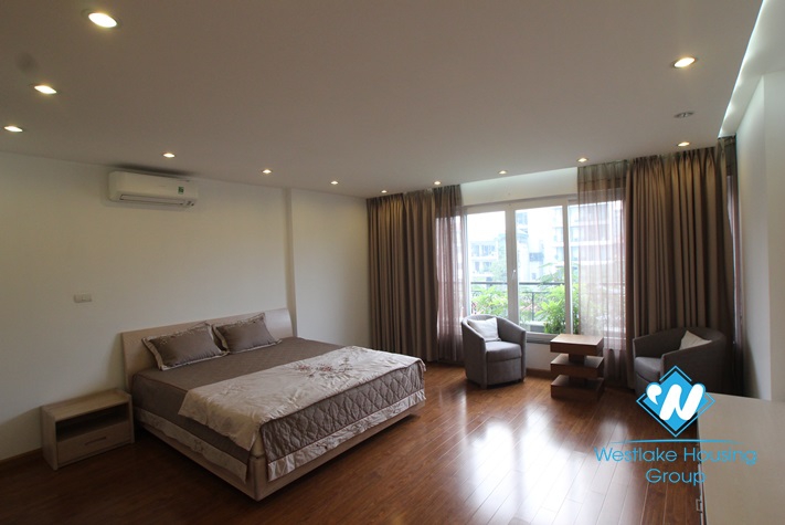 Beautiful serviced apartment for rent in Truc Bach, Ba Dinh, Ha Noi