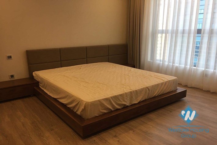 A modern 3 bedroom apartment for rent in Vinhome Nguyen Chi Thanh