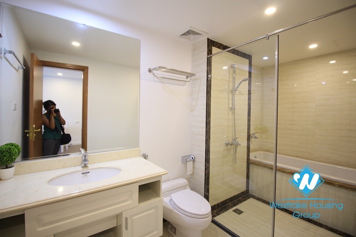 A brandnew lakeview apartment for rent in Ba Dinh
