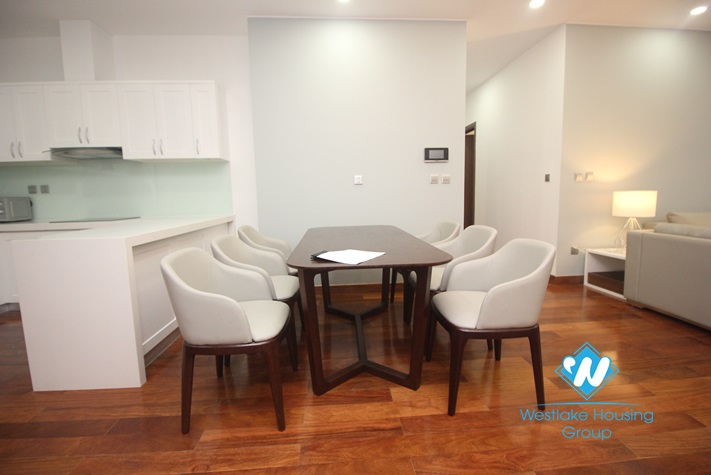 3 bedrooms apartment for rent in Trang An 
