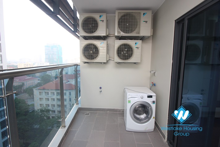 3 bedrooms apartment for rent in Trang An 